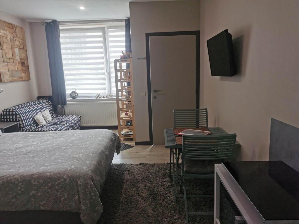 Les Petits Nids De Nina 2 Apartment Fosses-La-Ville Luaran gambar